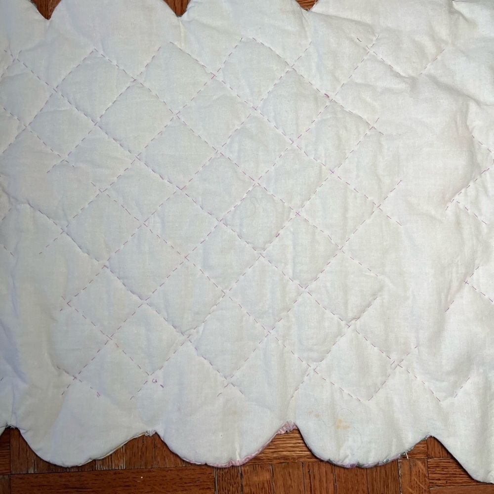 Vintage Easter Basket Scalloped Quilted Cloth Placemats and table Runner - Picture 14 of 15